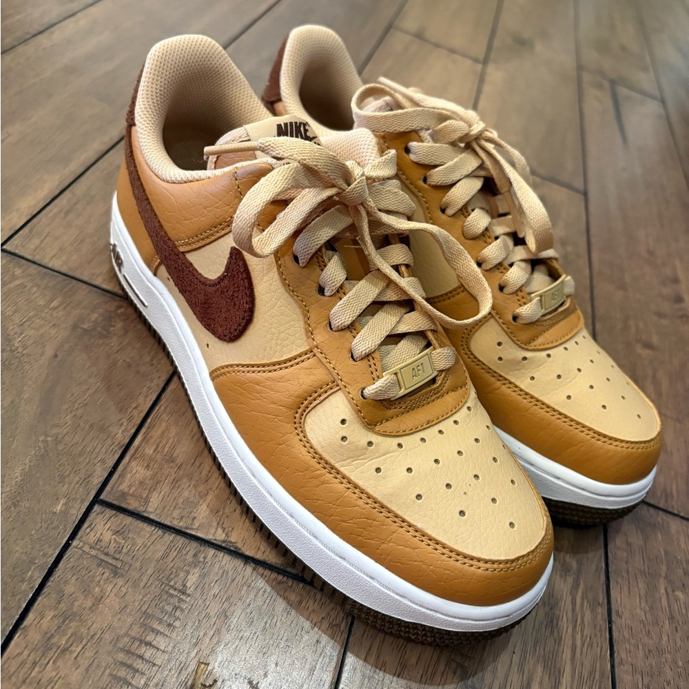Nike Tan and Brown Leather Sneakers